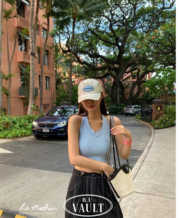 歐美削肩坑條背心